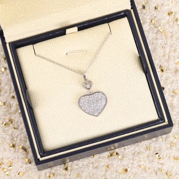 Collana della serie Happy Hearts di Chopard