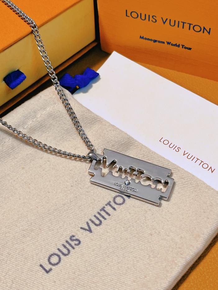 replica,repliche,fake,1:1,earrings,bracelet,ring,jewelry Collana da uomo grande con lama in argento LOUIS VUITTON