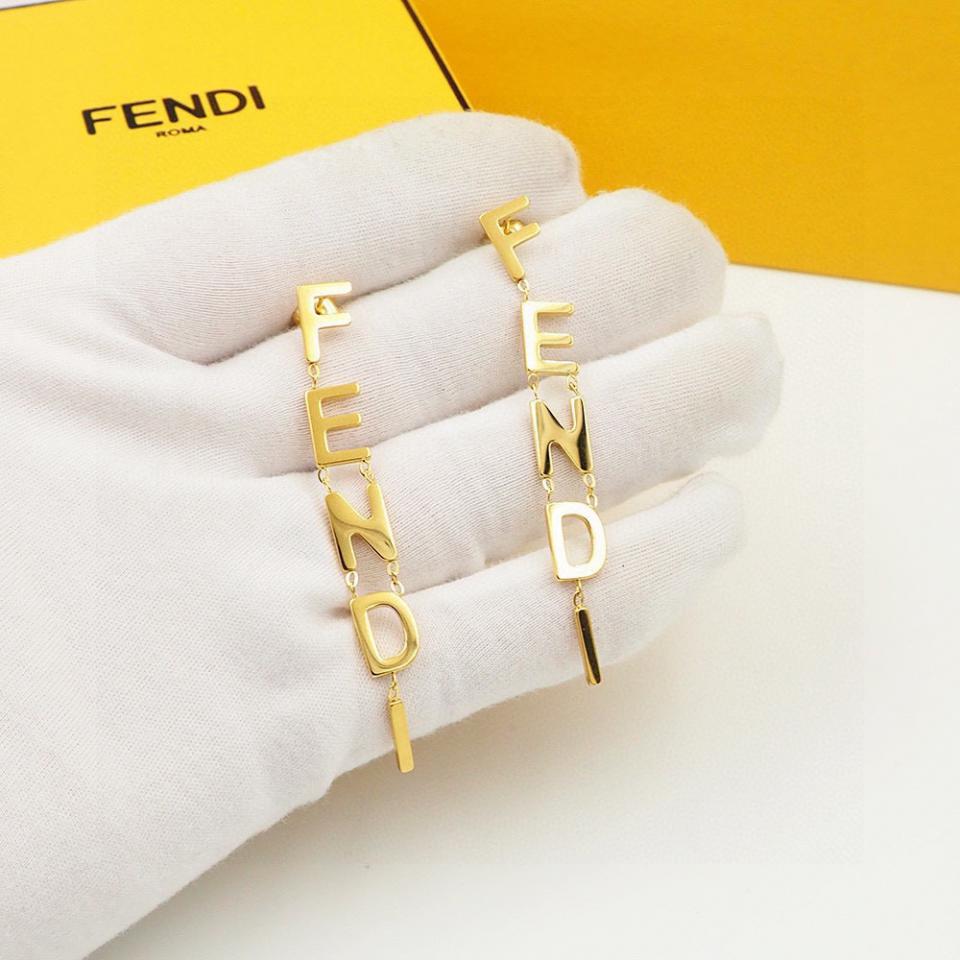 replica,repliche,fake,1:1,earrings,bracelet,ring,jewelry Lettere Fendi lucide