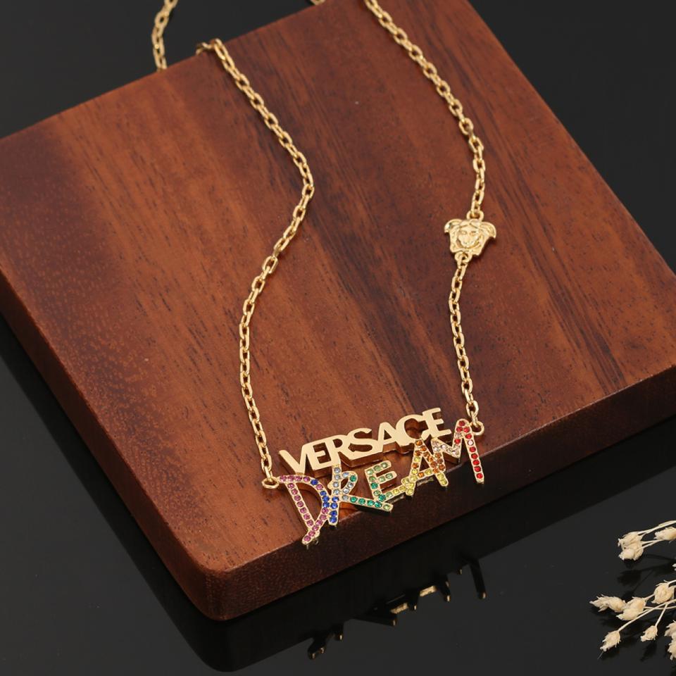 replica,repliche,fake,1:1,earrings,bracelet,ring,jewelry Collana con lettera Versace