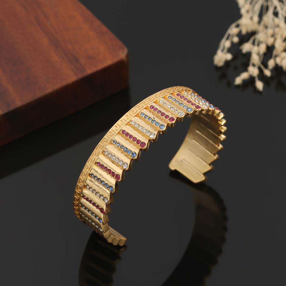 replica,repliche,fake,1:1,earrings,bracelet,ring,jewelry Bracciale con volto di Versace in rilievo
