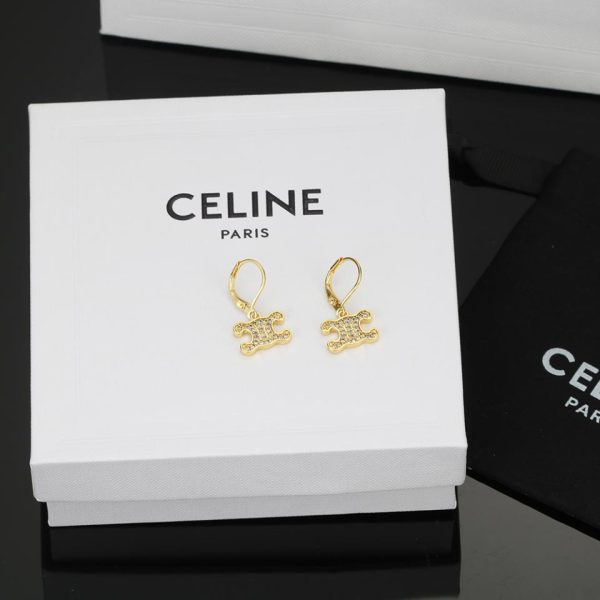 Nuovi orecchini a lucchetto di Celine