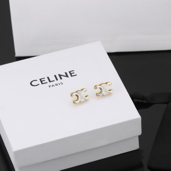Nuovi orecchini per porta Kai Xuan di Celine