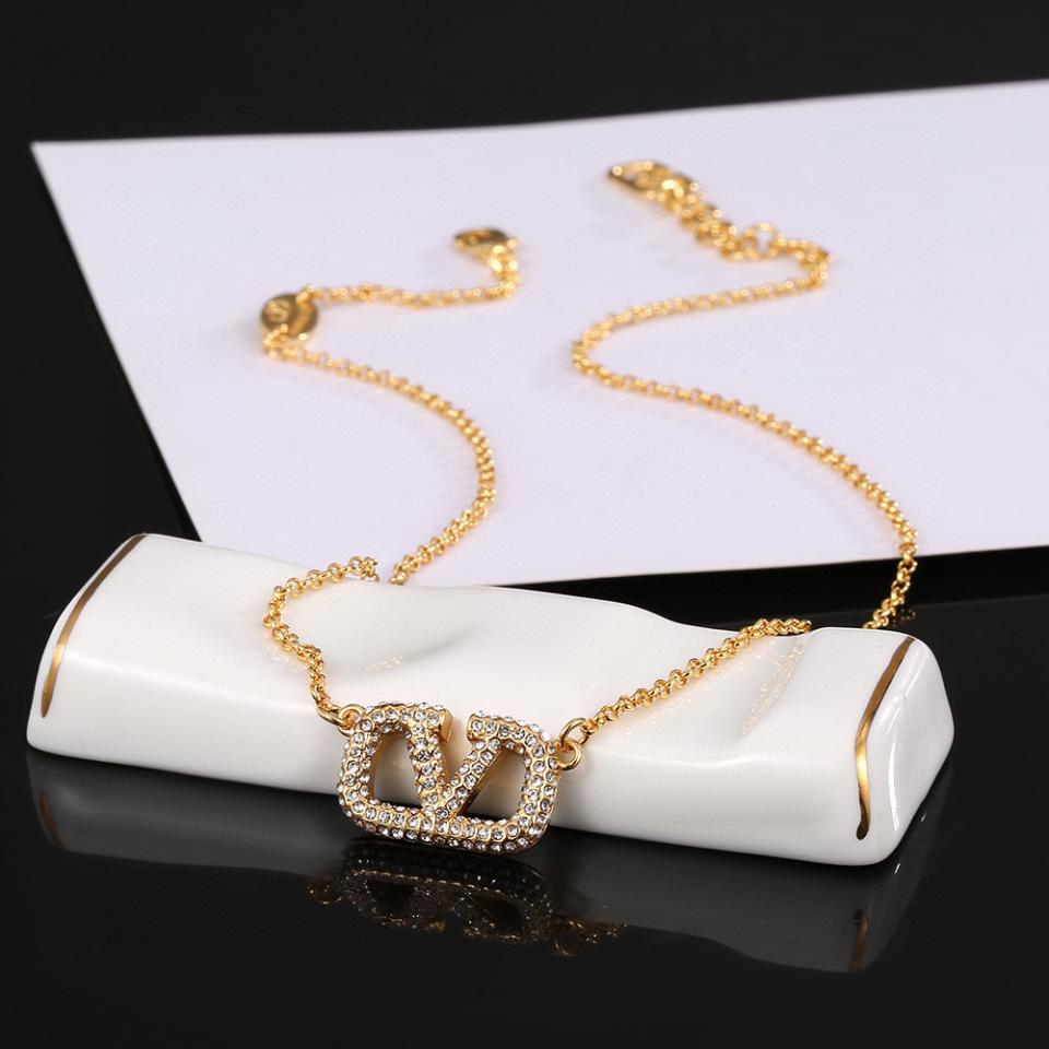 replica,repliche,fake,1:1,earrings,bracelet,ring,jewelry Nuova collana Valentino