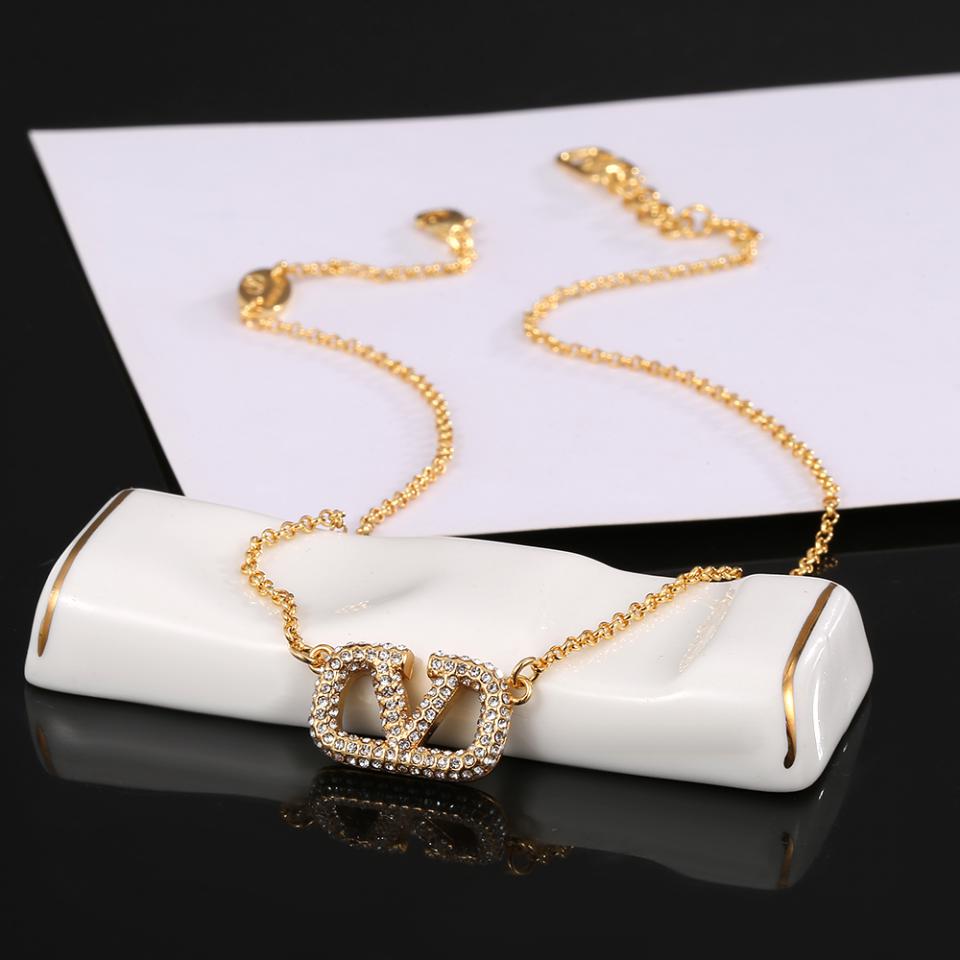replica,repliche,fake,1:1,earrings,bracelet,ring,jewelry Nuova collana Valentino