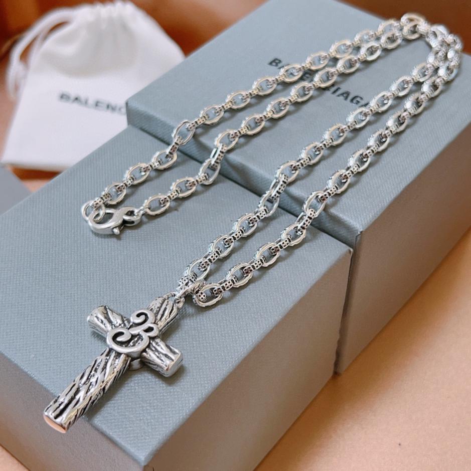 replica,repliche,fake,1:1,earrings,bracelet,ring,jewelry Nuova collana Balenciaga