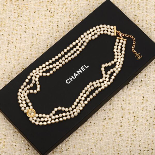 Catena in vita con perle a doppia C con bottone Chanel