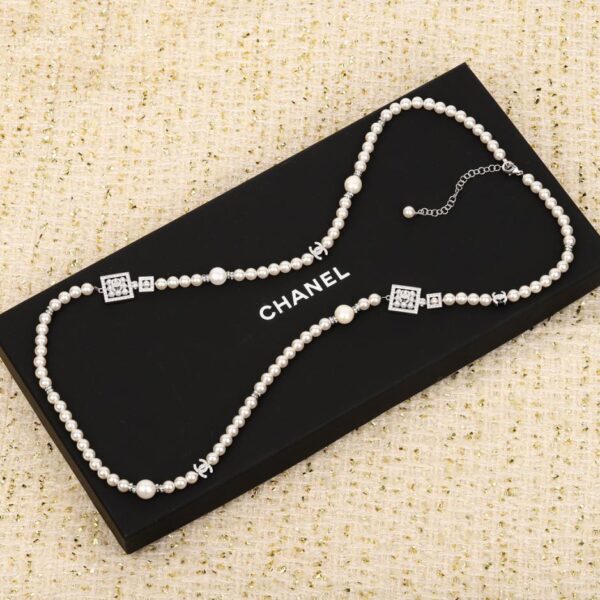 Catena di maglione di perle quadrate Chanel