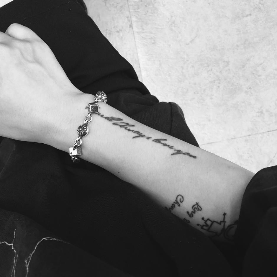 replica,repliche,fake,1:1,earrings,bracelet,ring,jewelry Bracciale con dadi e croce con cuori cromati