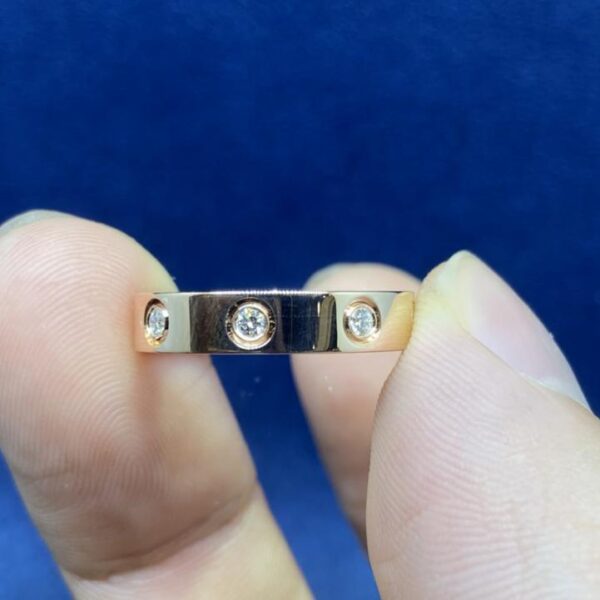 replica,repliche,fake,1:1,earrings,bracelet,ring,jewelry Anello stretto da donna LOVE con otto diamanti Cartier, squisita fattura, vero oro 18k e veri diamanti (4A76)
