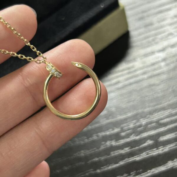 replica,repliche,fake,1:1,earrings,bracelet,ring,jewelry Collana con testa e coda di diamanti Cartier in oro vero 18 carati e diamanti veri in stock (1FD7)