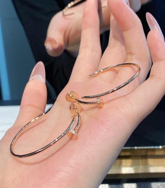 replica,repliche,fake,1:1,earrings,bracelet,ring,jewelry Colpo reale di orecchini grandi con testa e coda in vero oro 18k e chiodi di diamanti (EB2F)