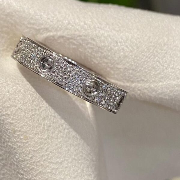 replica,repliche,fake,1:1,earrings,bracelet,ring,jewelry Versione stretta personalizzata Cartier dell’anello per il respiro del bambino con tecnologia di intarsio per unghie di fiori di pruno superiore e versione di alta qualità (79C6)