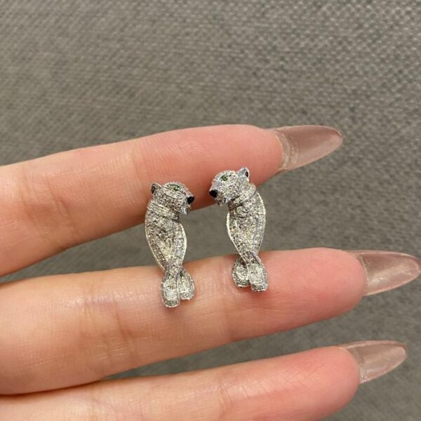 replica,repliche,fake,1:1,earrings,bracelet,ring,jewelry Cartier piccolo modello timido orecchio leopardo pieno di diamanti, oro reale 18 carati e diamanti veri (1D8D)
