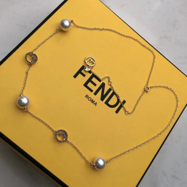 Nuova collana FENDI con personalizzazione di alta gamma (PMVAI)